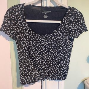 American Eagle | Crop Top | Short Sleeve | XS | Black and White Floral Print